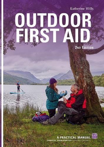 Outdoor First Aid von Pesda Press